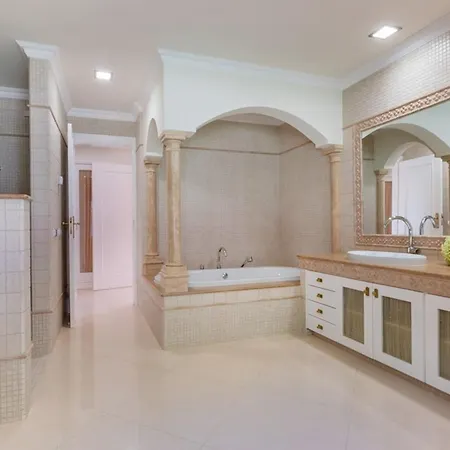 בית נופש Pinhal Luxa - Heated Pool, Sauna, Steamroom, Gym, Pool Table - Stunning On Golf Pinhal Velho,